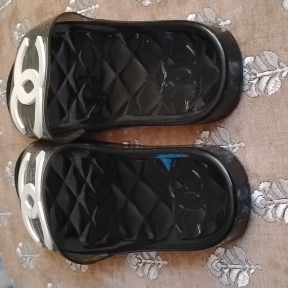 Authentic Chanel Women's Black and White Logo Slides - Picture 7 of 7